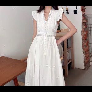 Maxi 100% cotton white dress V-neck. Boho dress